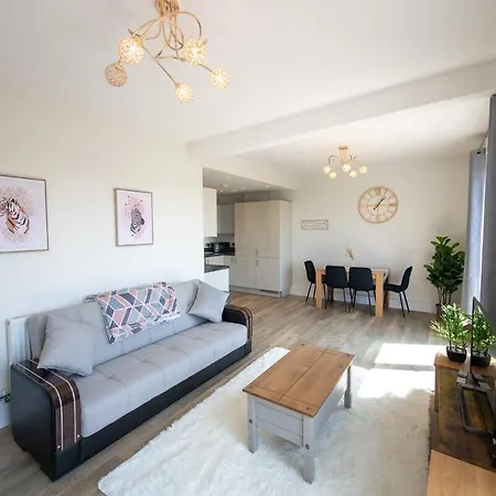 Modern 2 Bed Apartment In Crawley - Sleeps 5 Exterior photo