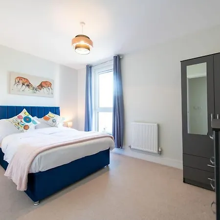 Modern 2 Bed Apartment In Crawley - Sleeps 5 Exterior photo