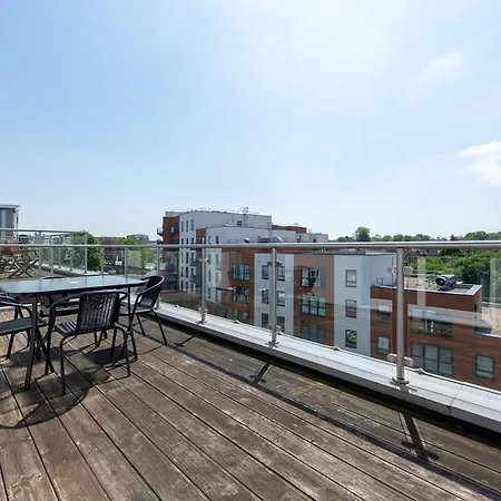 Modern 2 Bed Apartment In Crawley - Sleeps 5 Exterior photo
