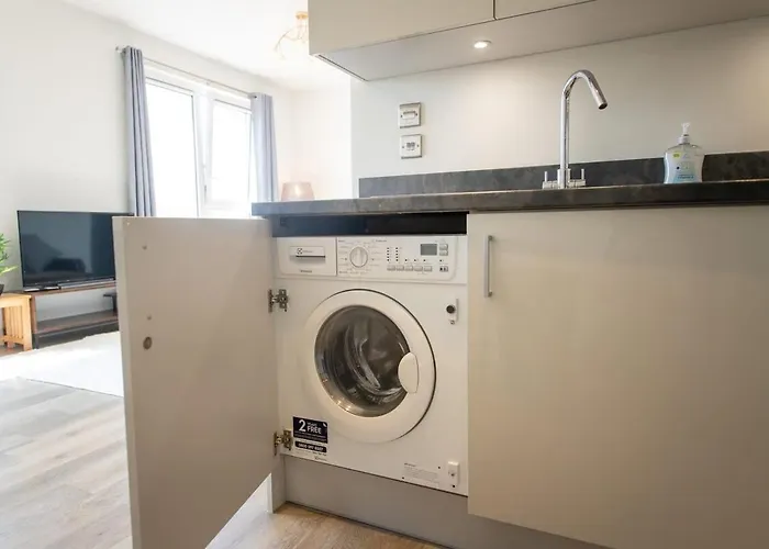 Modern 2 Bed Apartment In Crawley - Sleeps 5