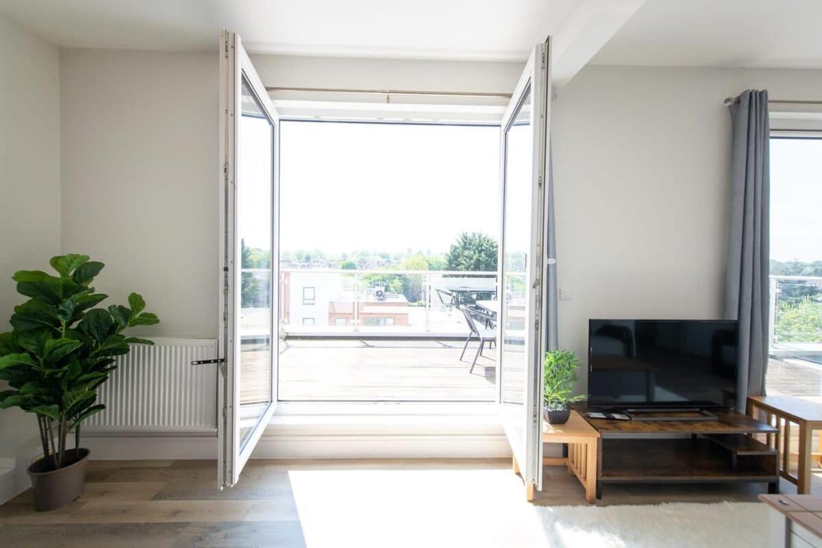 Modern 2 Bed In - Sleeps 5 *
