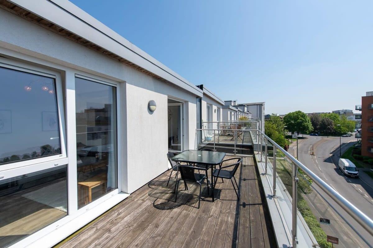 Modern 2 Bed In - Sleeps 5 *