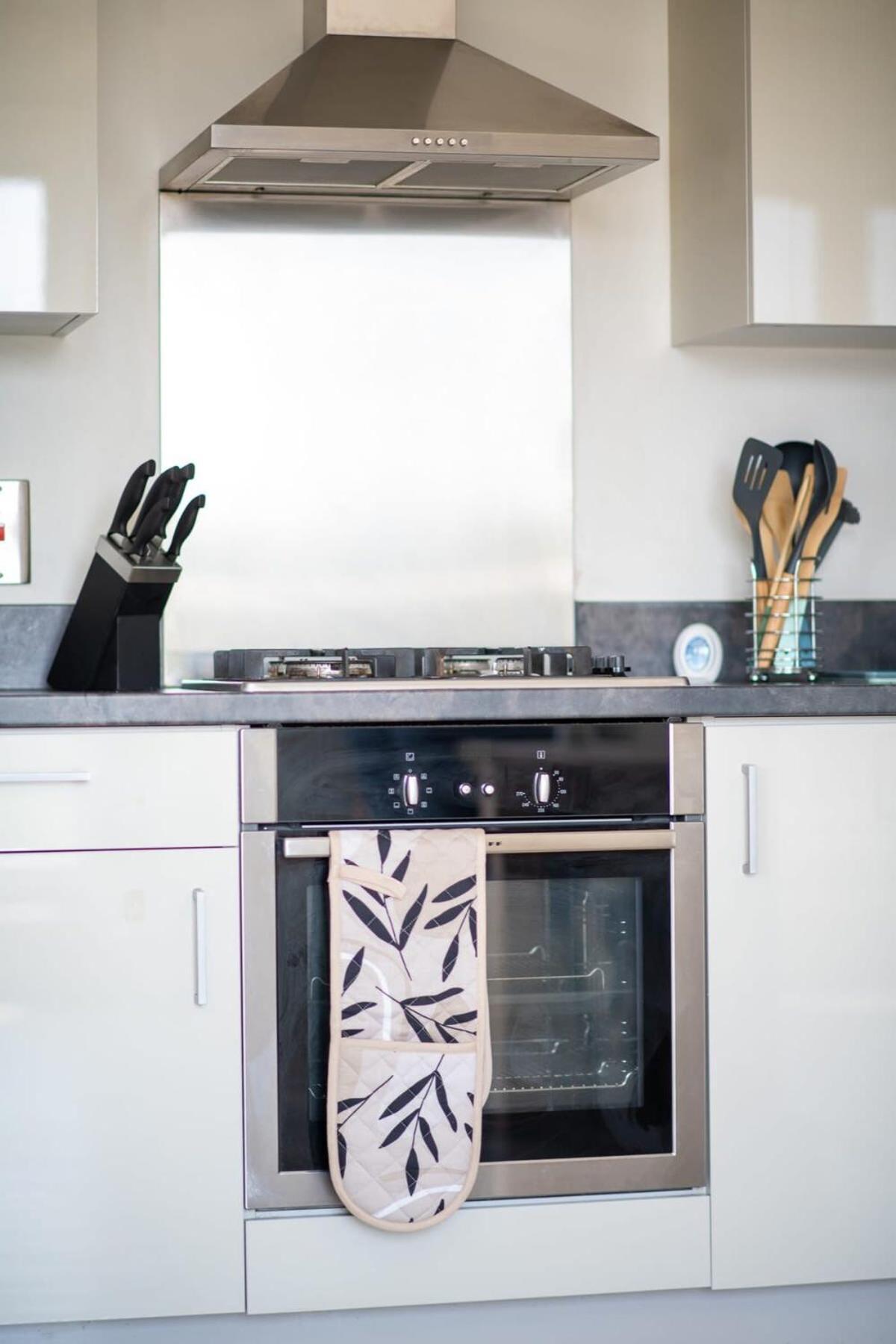 Modern 2 Bed In - Sleeps 5 *