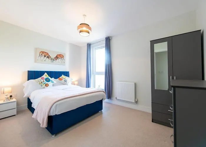 Modern 2 Bed Apartment In Crawley - Sleeps 5