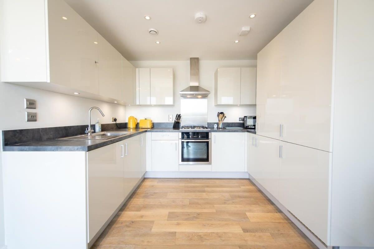 Modern 2 Bed In - Sleeps 5
